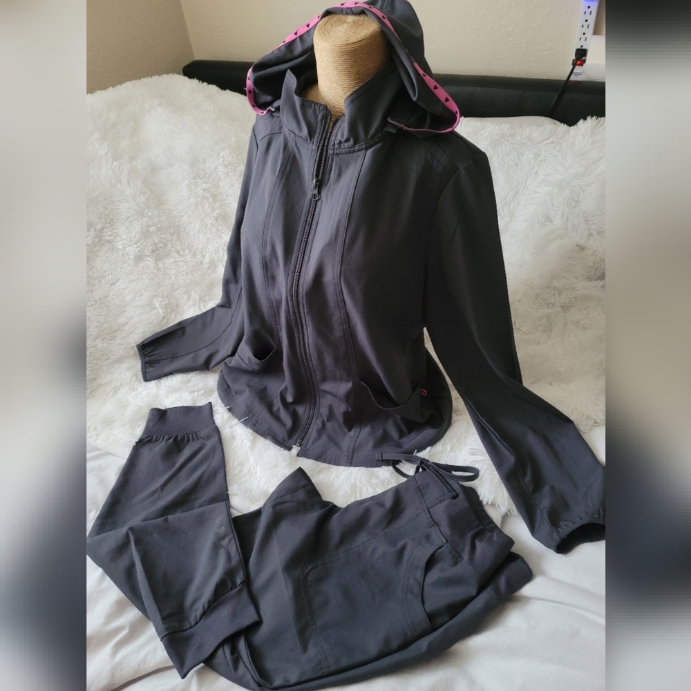 Heartsoul Gray Scrub Joggers Medium Petite and Jacket Large